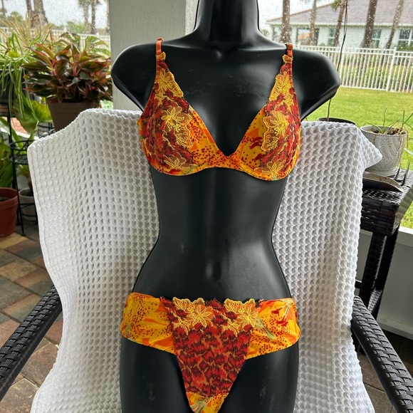 NWOT 2007 Victorias Secret Floral lace and cheetah print bra and g string set. - Picture 4 of 12